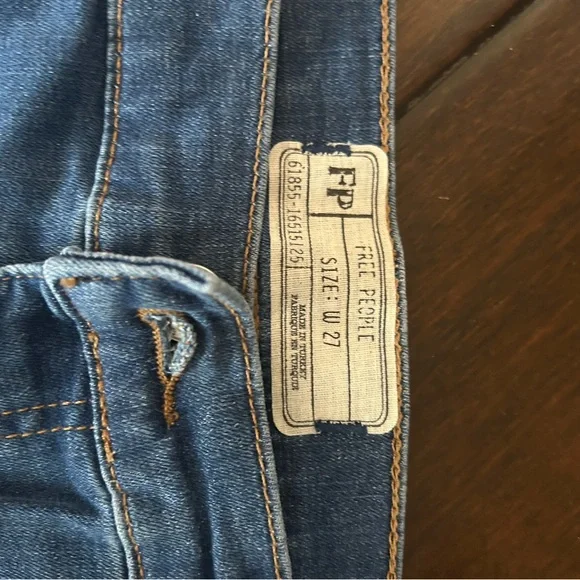 Free people skinny jeans size 27 distressed stretch frayed NEW - Picture 2 of 5